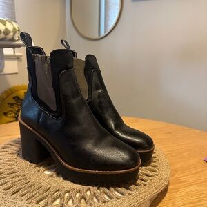 Black Leather Ankle boots Chinese laundry